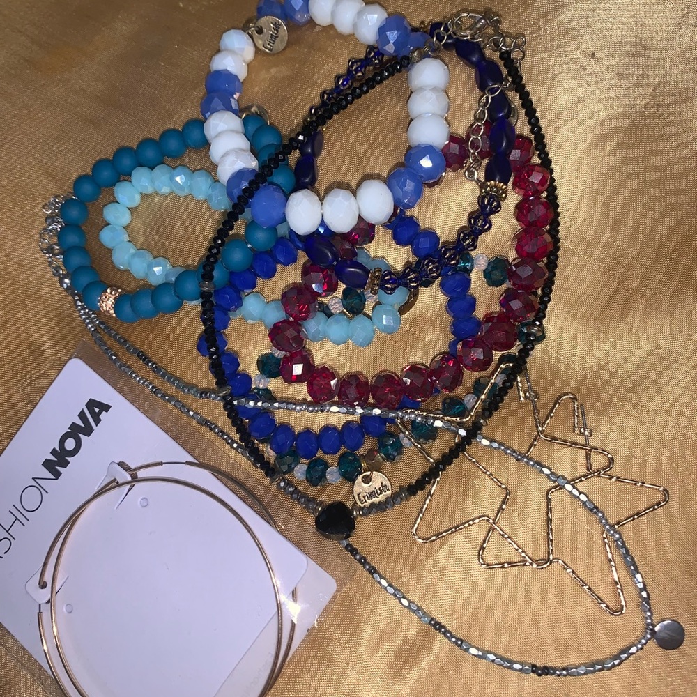 5 different pieces of jewelry